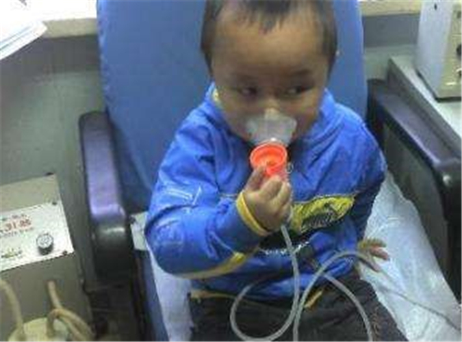 男童慢性支氣管炎吸氧