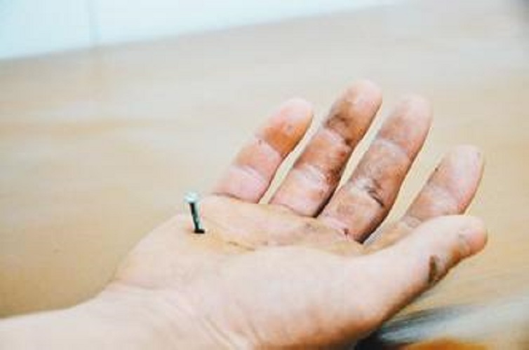 手扎生鏽釘子破傷風