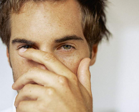 男人臉上長斑的