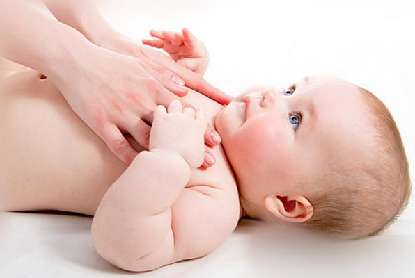寶寶肚子脹氣按摩圖 (5) 