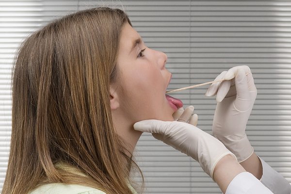 咽喉癌的早期症狀