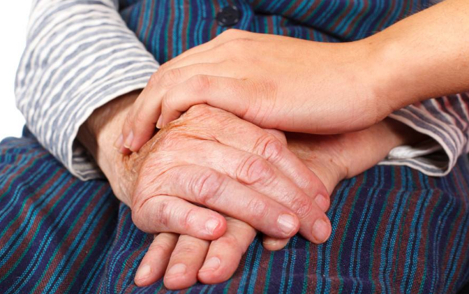 特發性震顫 (50) 