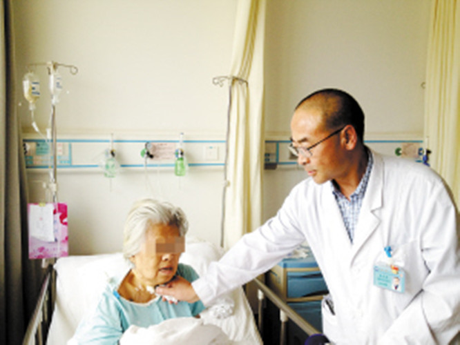 老太太喉腫瘤的