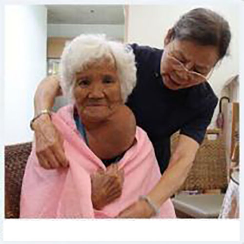 老人左側甲狀腺瘤擴大