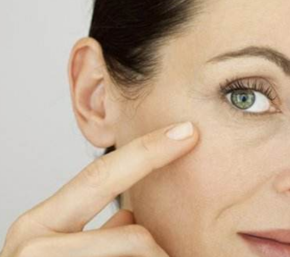 皮膚老化面部的