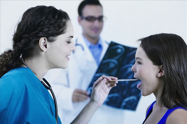 咽喉癌的早期症狀