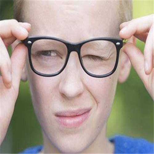 眼睛跳是面肌痙攣的