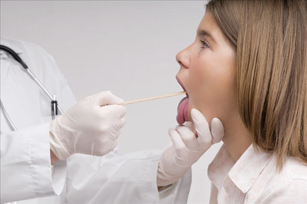 咽喉癌的早期症狀