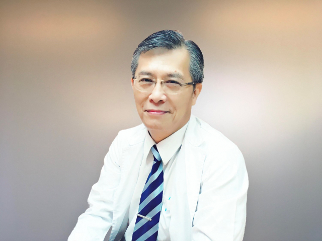白信德 